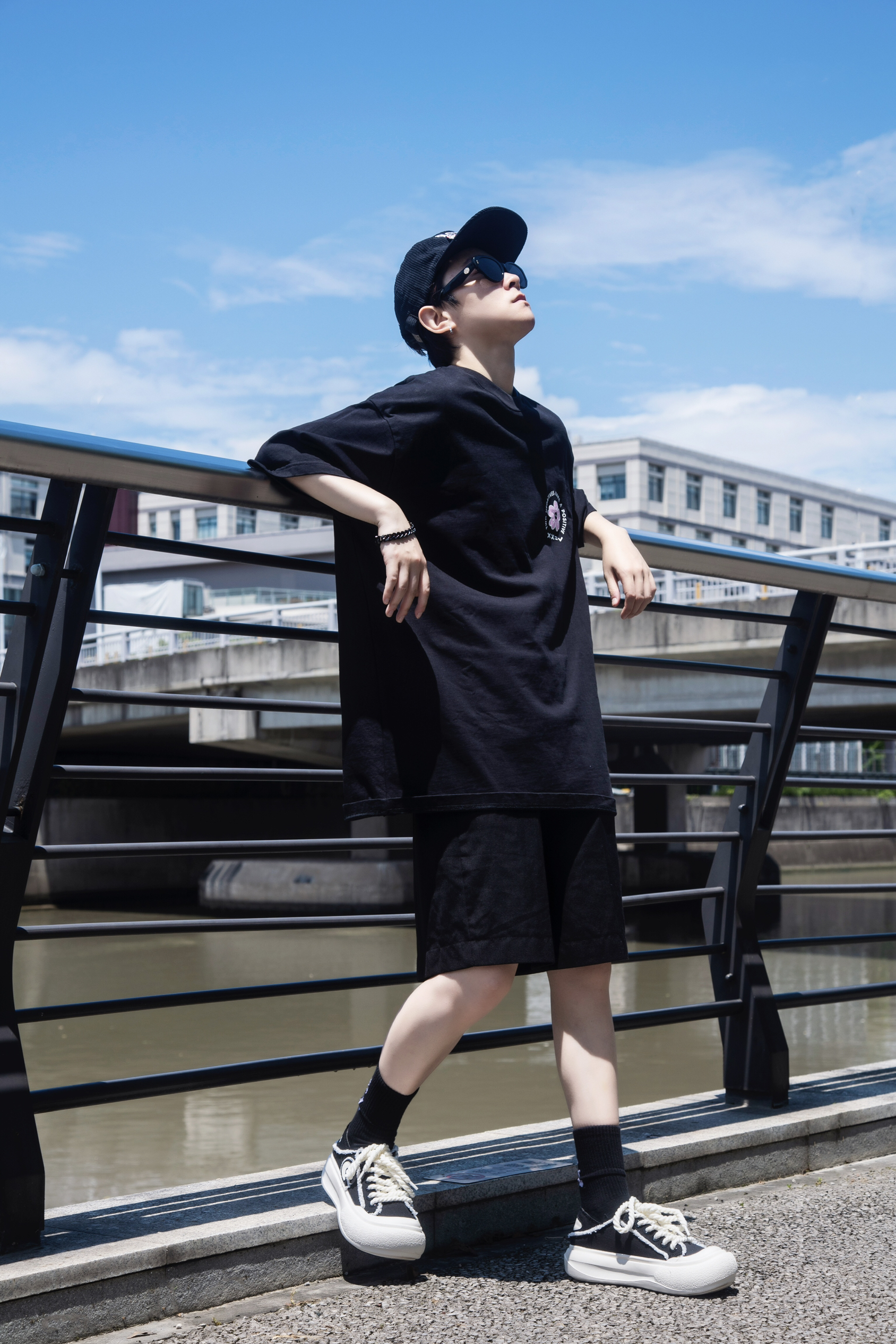 夏日满级穿搭｜今天是黑化的时髦人