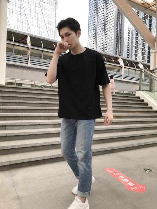 adidas 还是纯色T恤耐看耐穿
