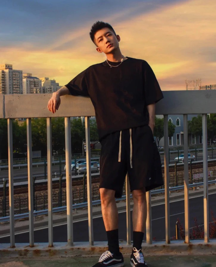 adidas 好穿的T恤买了不后悔