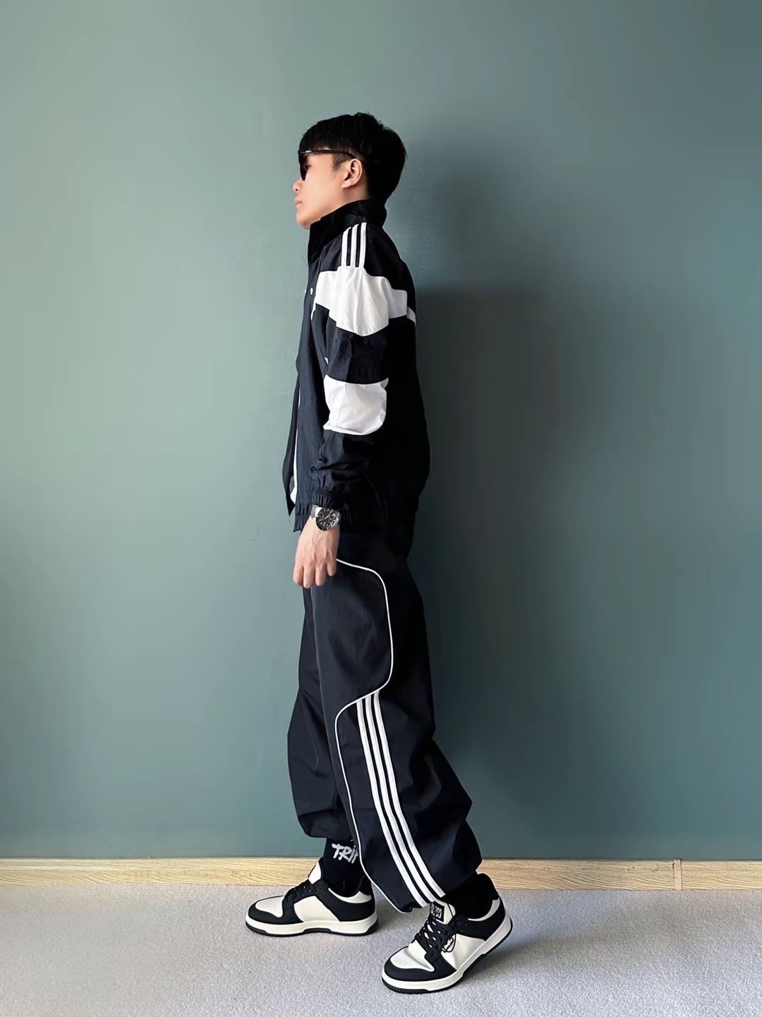 💥爆款来袭！adidas Originals 三条纹梭织直筒运动长裤👖