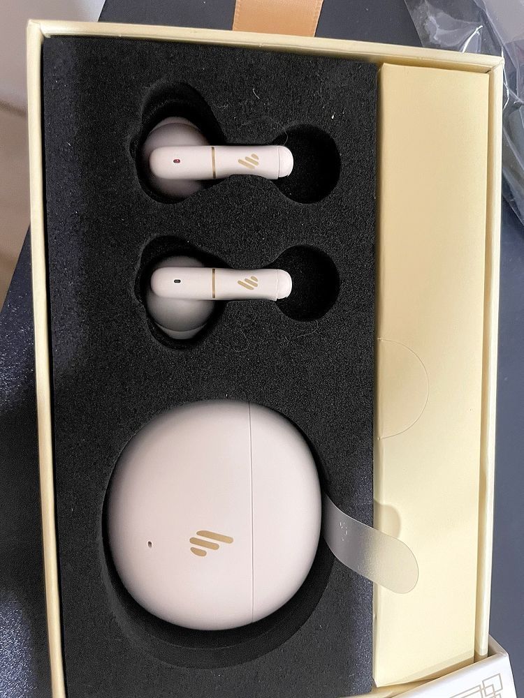 耳机真的没得说，价格在这儿已经算是特别性