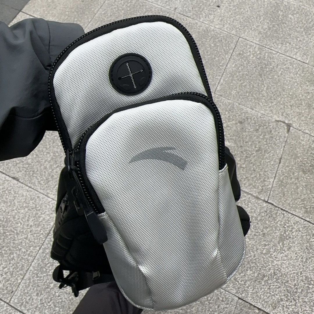 安踏高颜值臂包，值得拥有