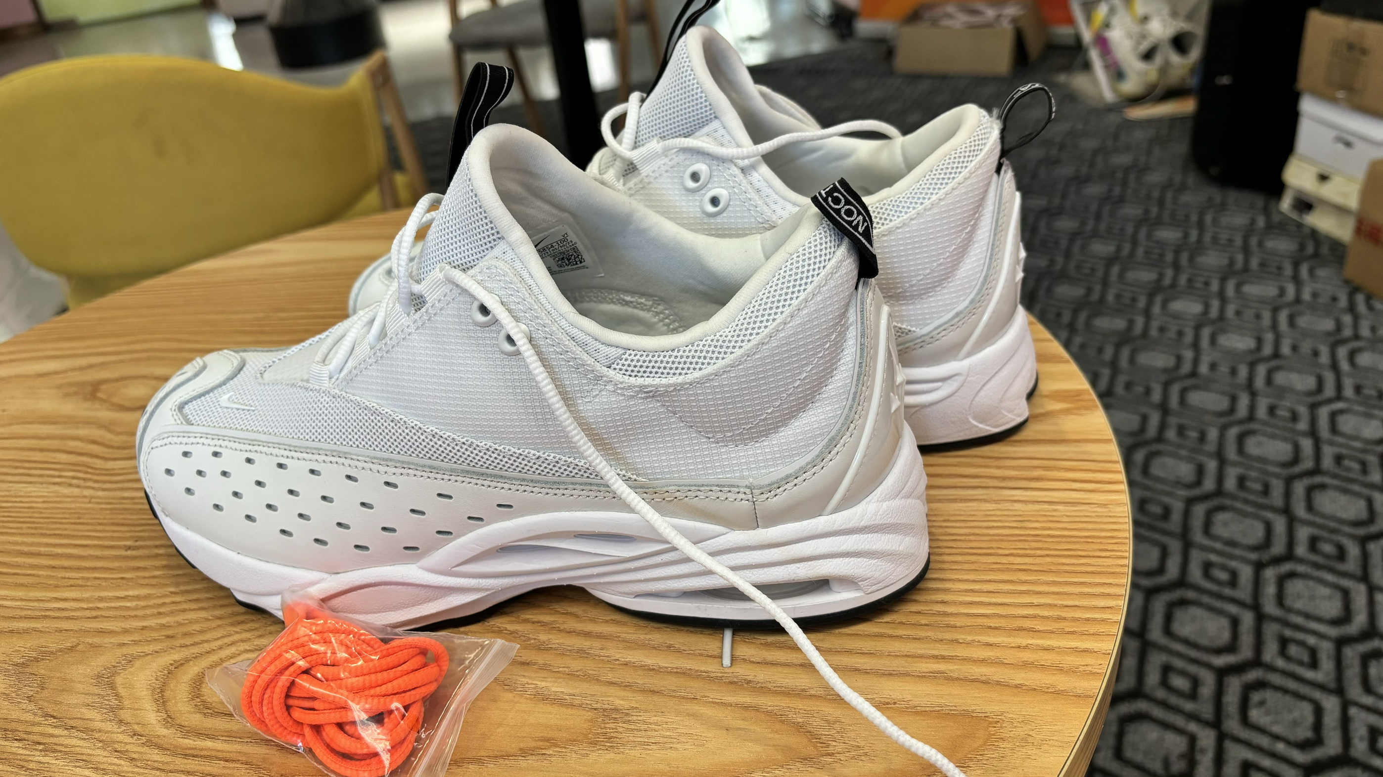 Nike联名公鸭drake的nocta