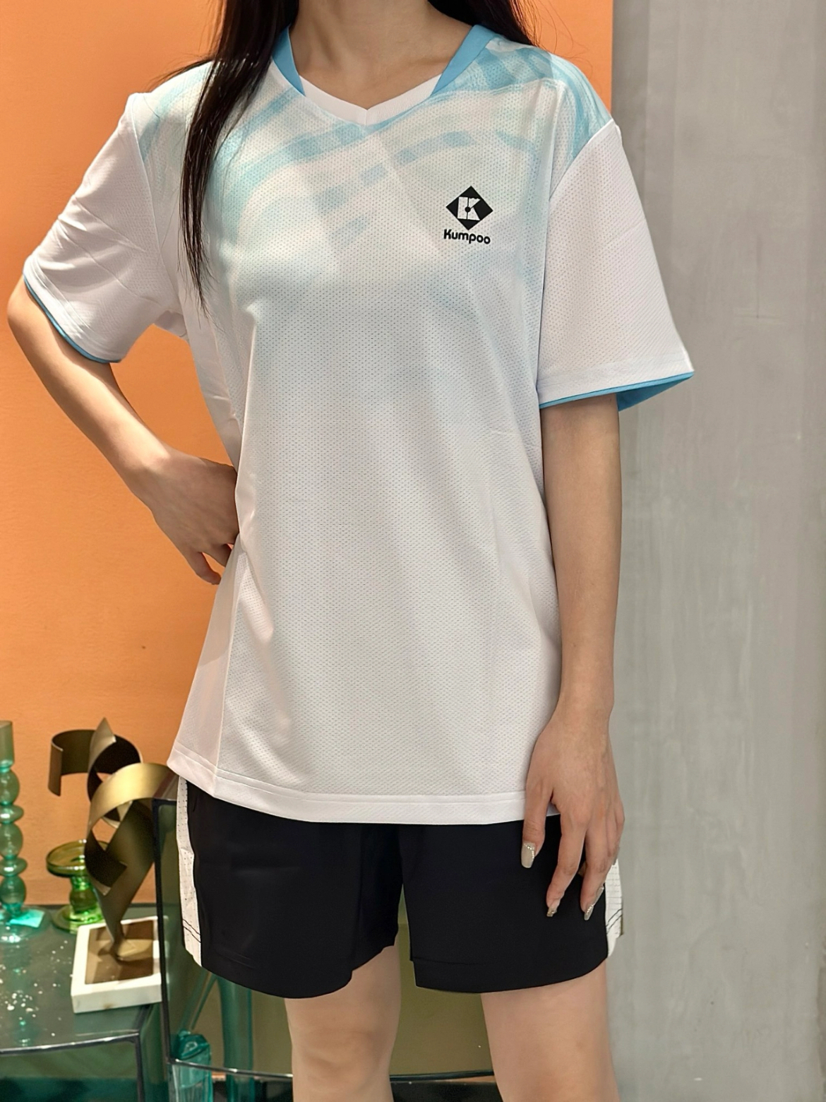 Kumpoo 替大家试试这件很火的羽毛球衣