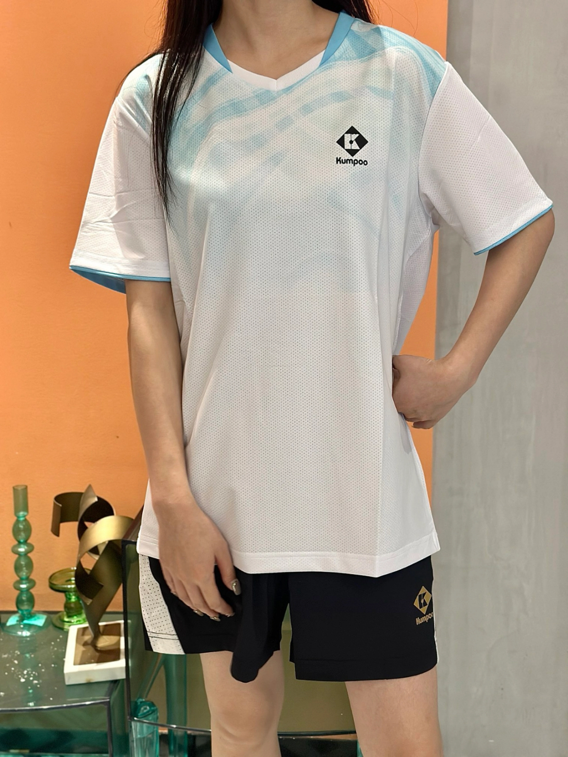 Kumpoo 替大家试试这件很火的羽毛球衣