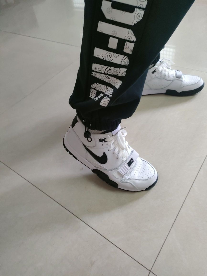 颜值不错，就是脚感有点硬😬