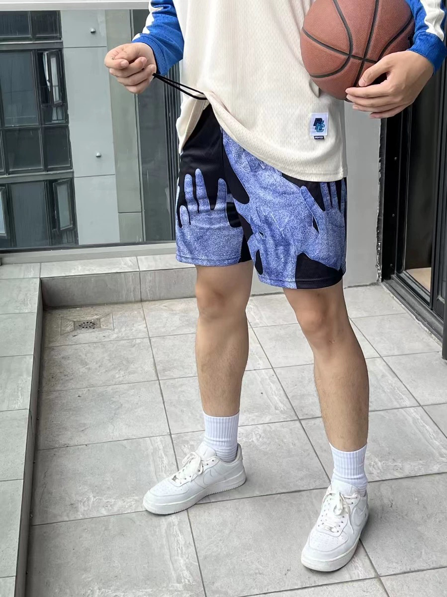 今天穿的有点帅哟🚶🚶