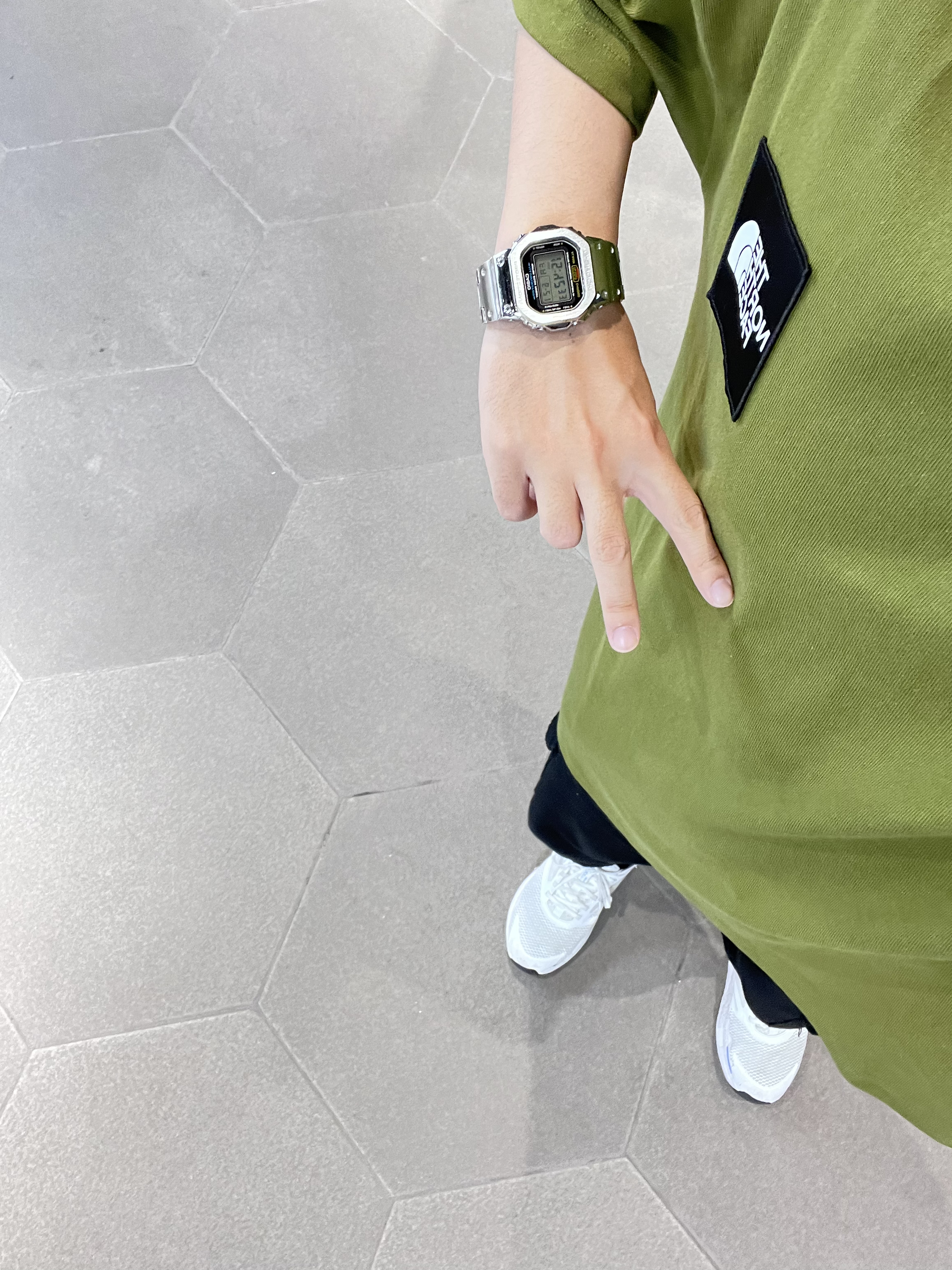 植物系穿搭｜绿色短袖真的超显白❗️