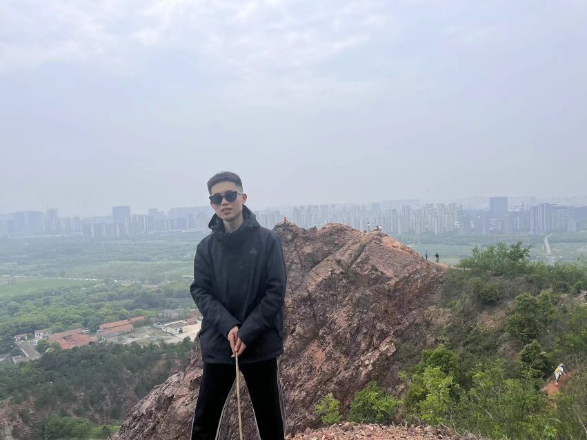 户外徒步爬山
