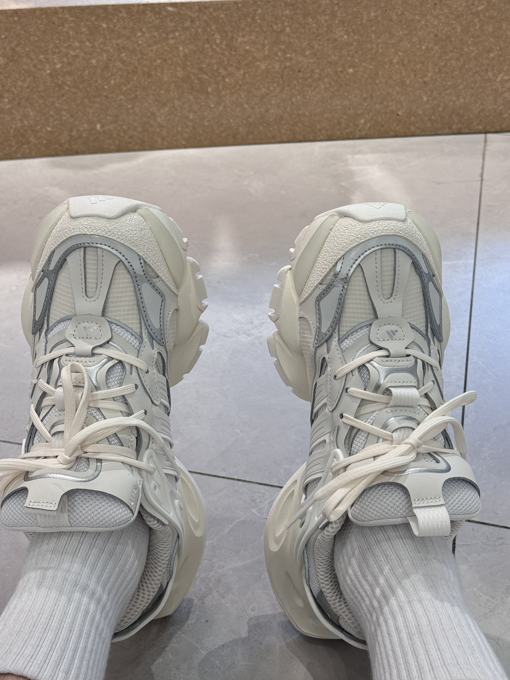 米白色的ＸＬＧ ＲＵＮＮＥＲ米绝！～