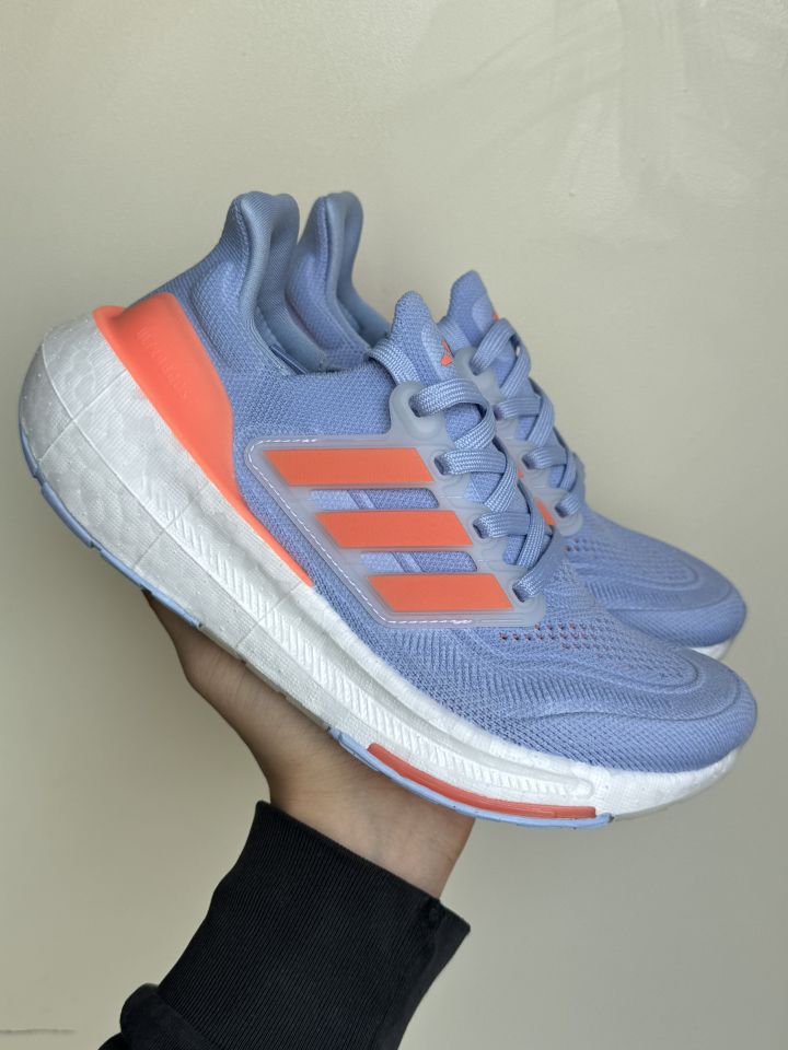 慢跑鞋中的头等舱 Adidas Ultraboost Light