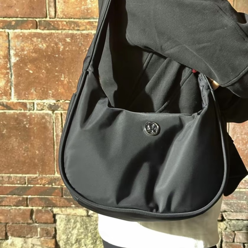我好爱可盐可甜的lululemon牛角包