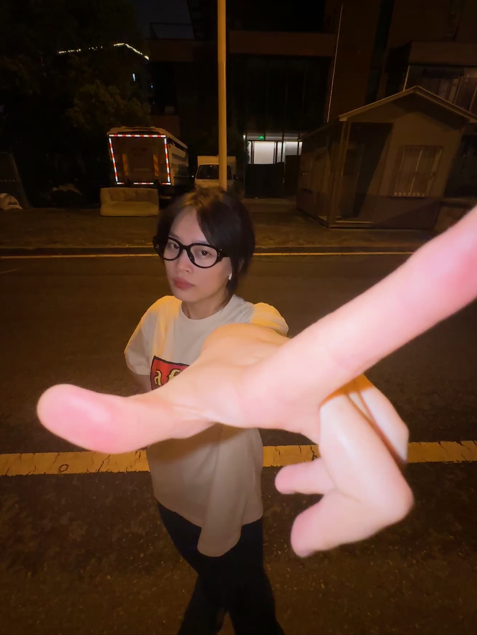 在无人的街道上漫步🚶