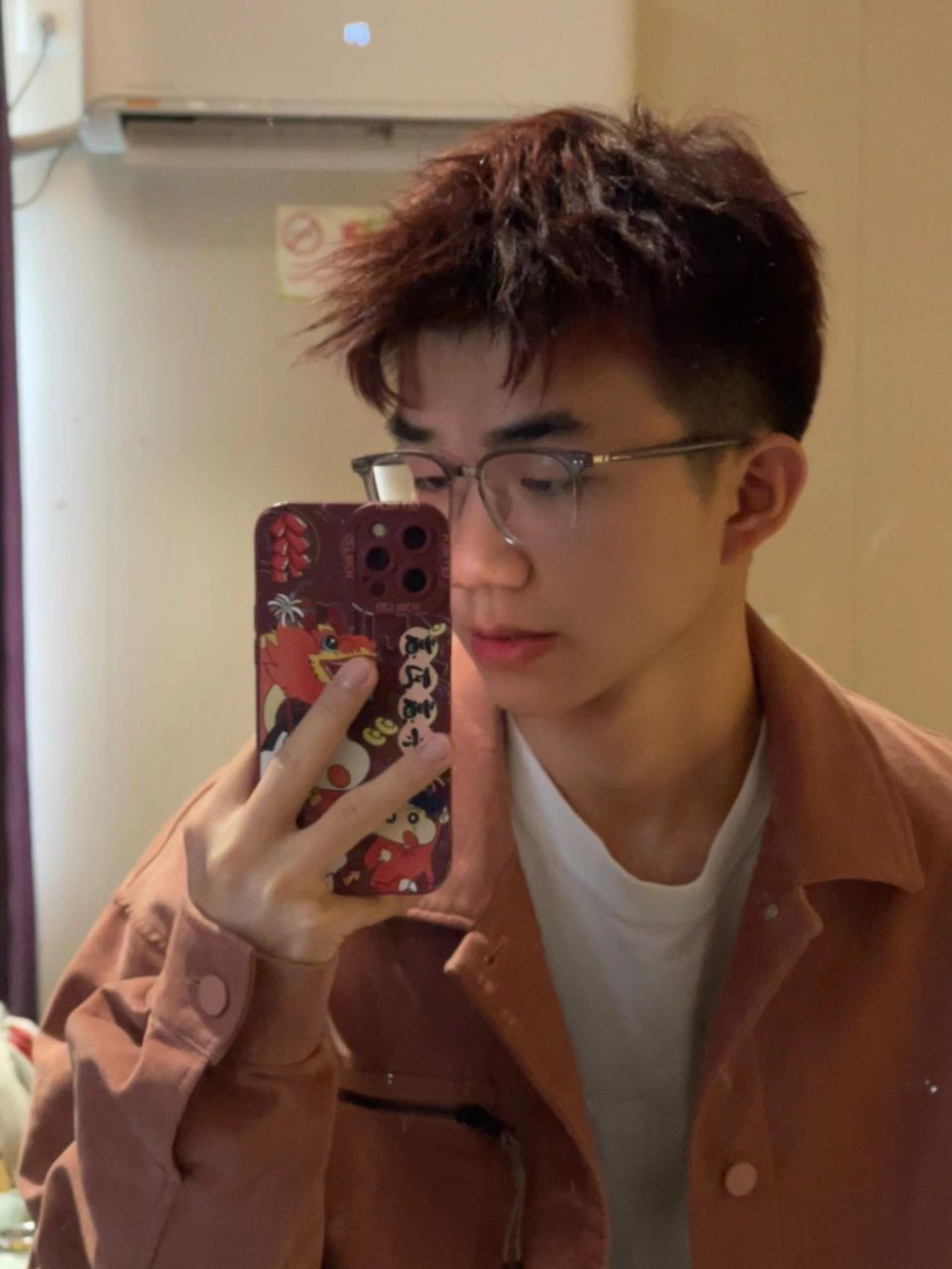 20岁男大为何看着如此稚嫩
