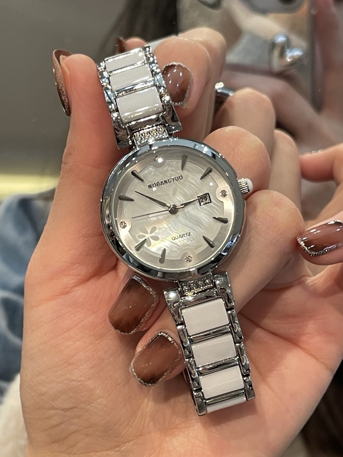 终于被我找到一只适合春夏bling bling陶瓷白手表