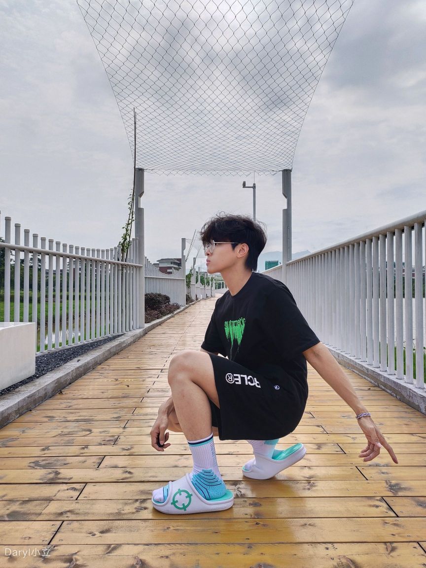 拿捏夏日清凉感 这双凉拖不容错过❗️