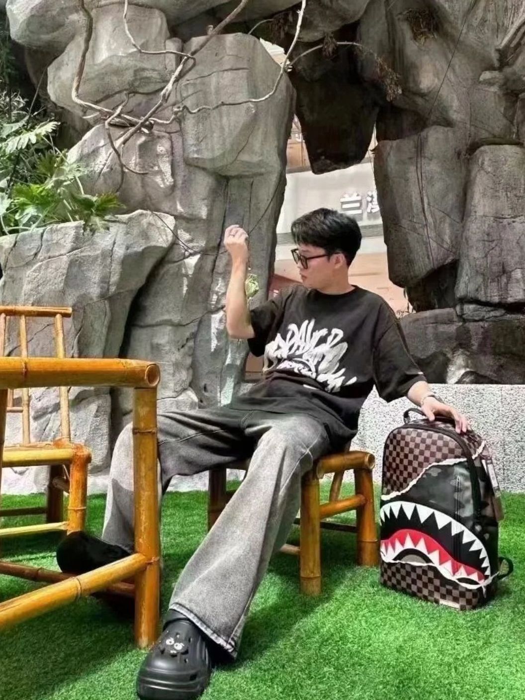 百搭的包包还得是选这种夸张的