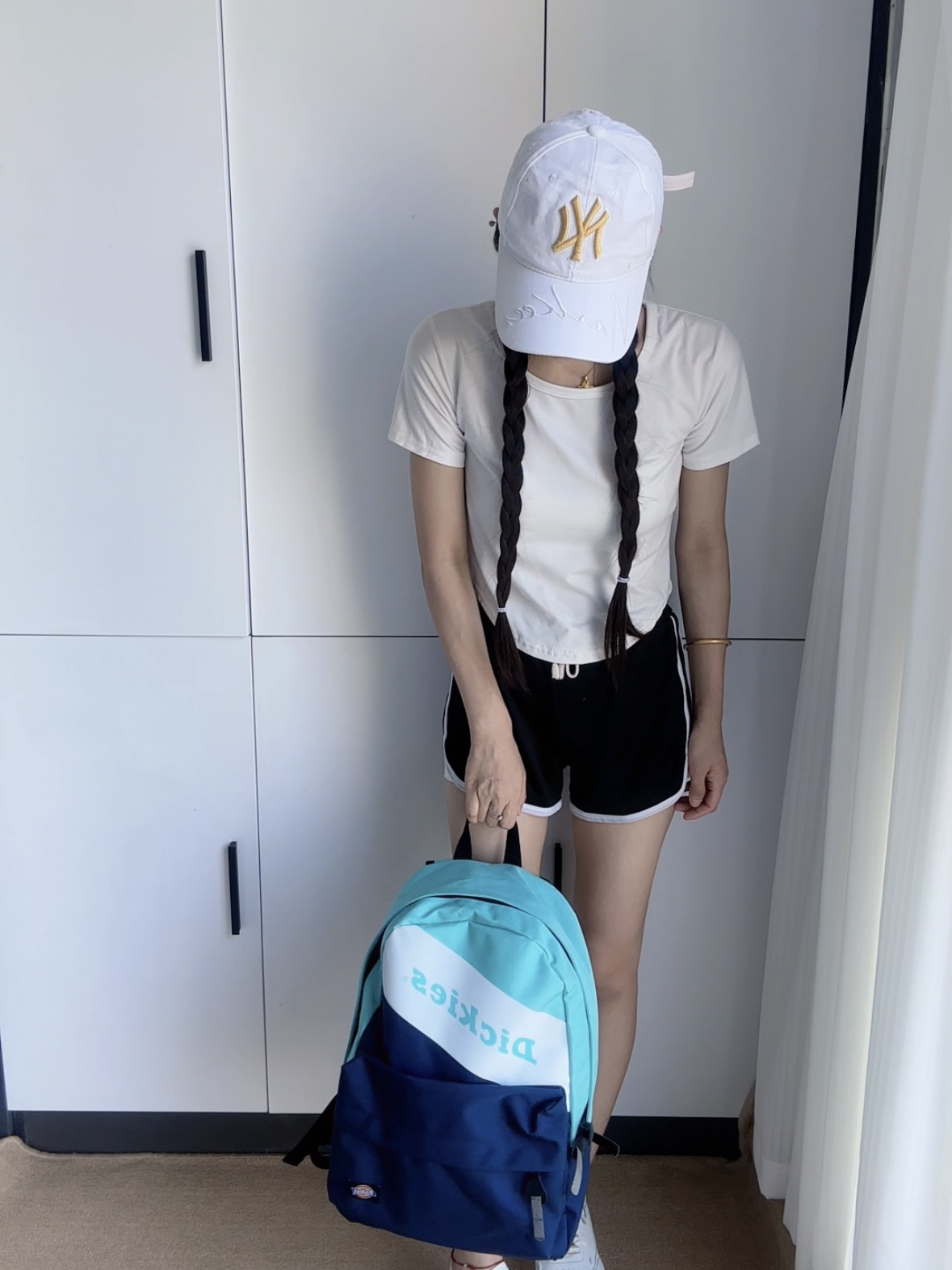 🎒