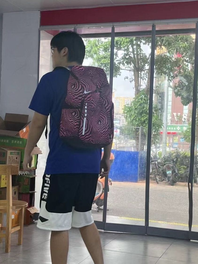 Nike可爱粉色包包