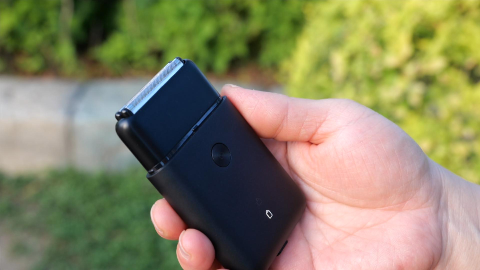 精致男士出门要整洁，带上米家电动剃须刀吧