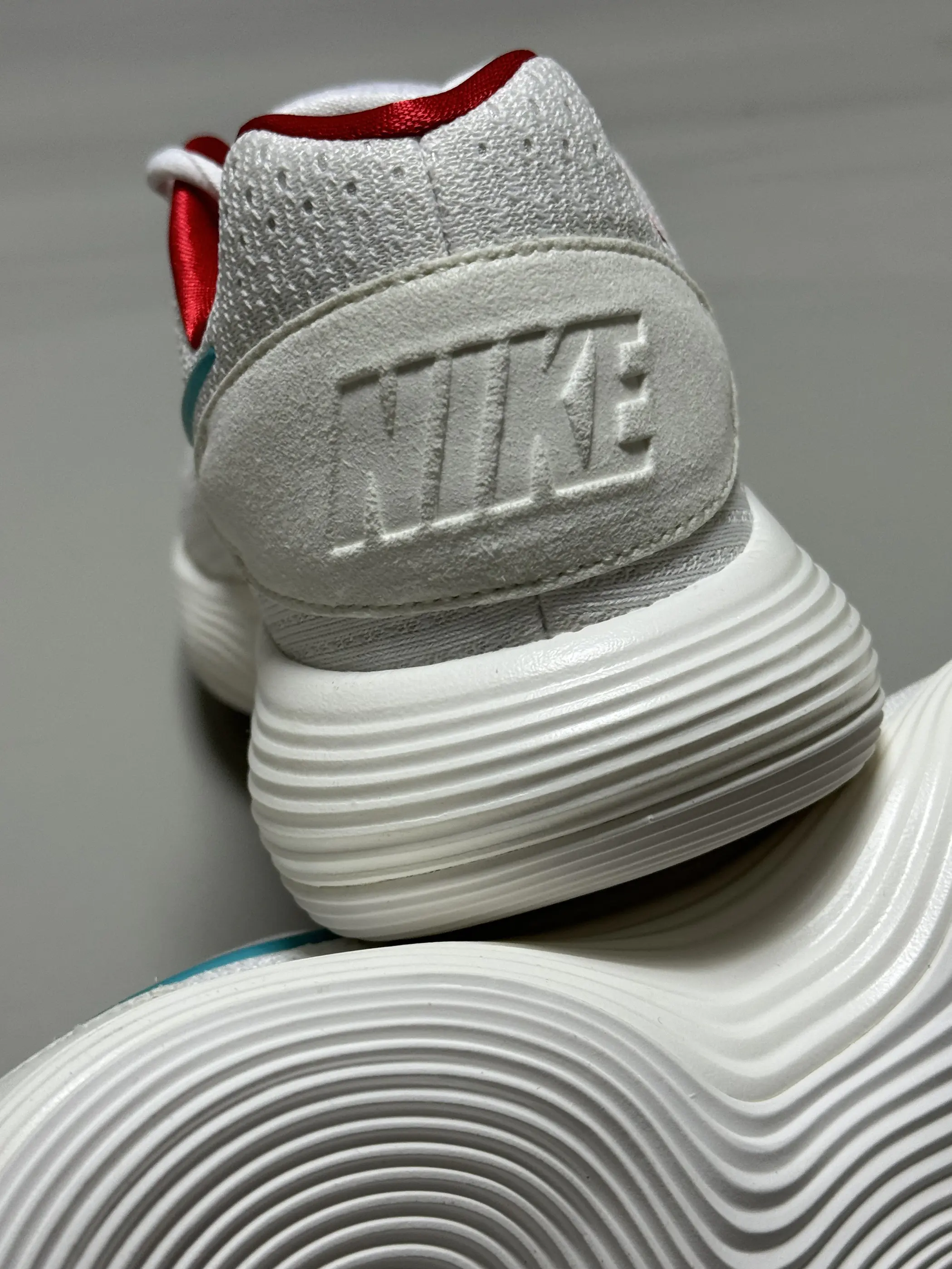 58
“神回归”!这双Hyperdunk 2017值得入手
3
吗?