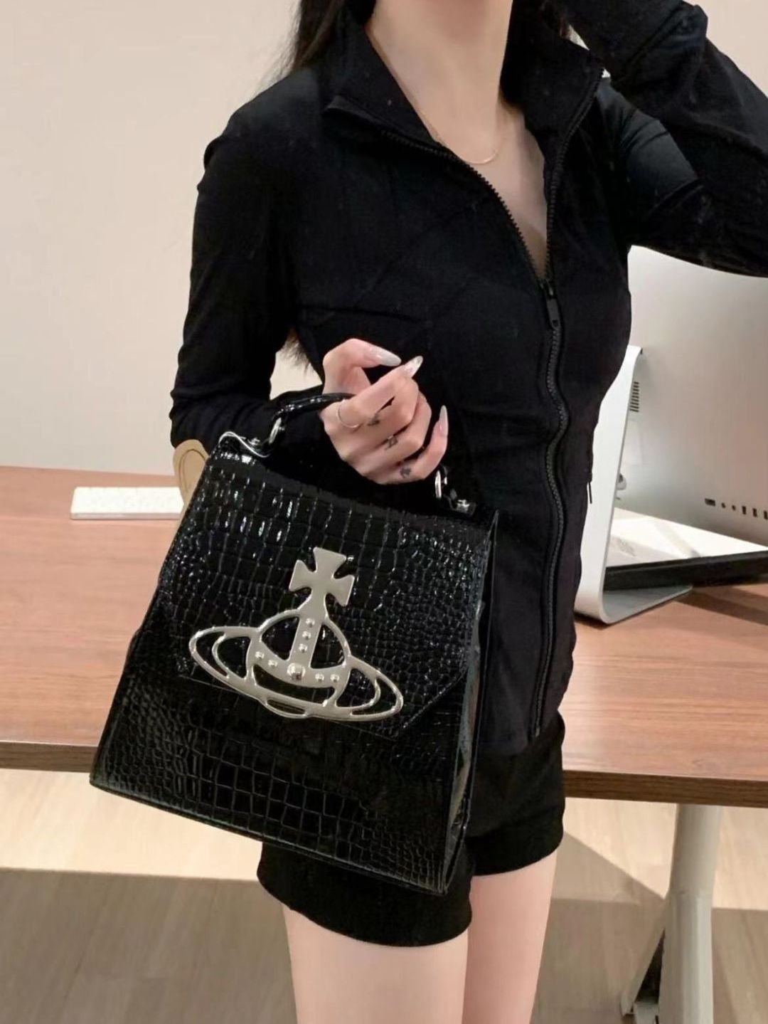 鳄鱼纹理的包包真的很爱！