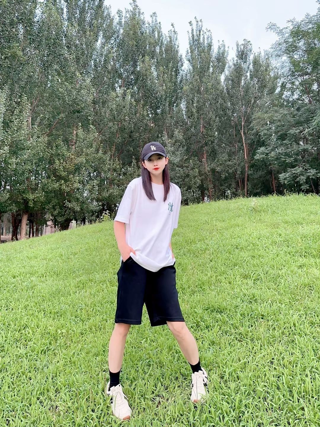 🌟纽亦华xMLB联名字母徽标直筒圆领短袖T恤👕，真的太火爆了🔥！