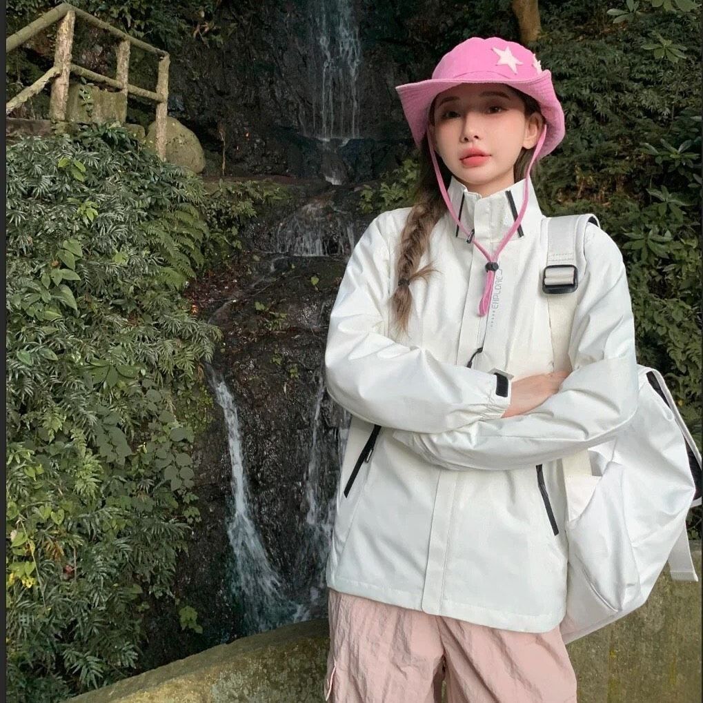 别说,这个冲锋衣真的有点东西