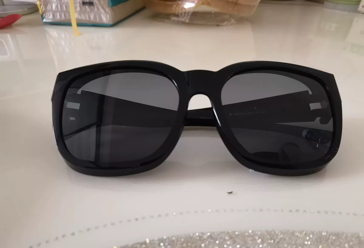 太阳镜夏天必不可少！！