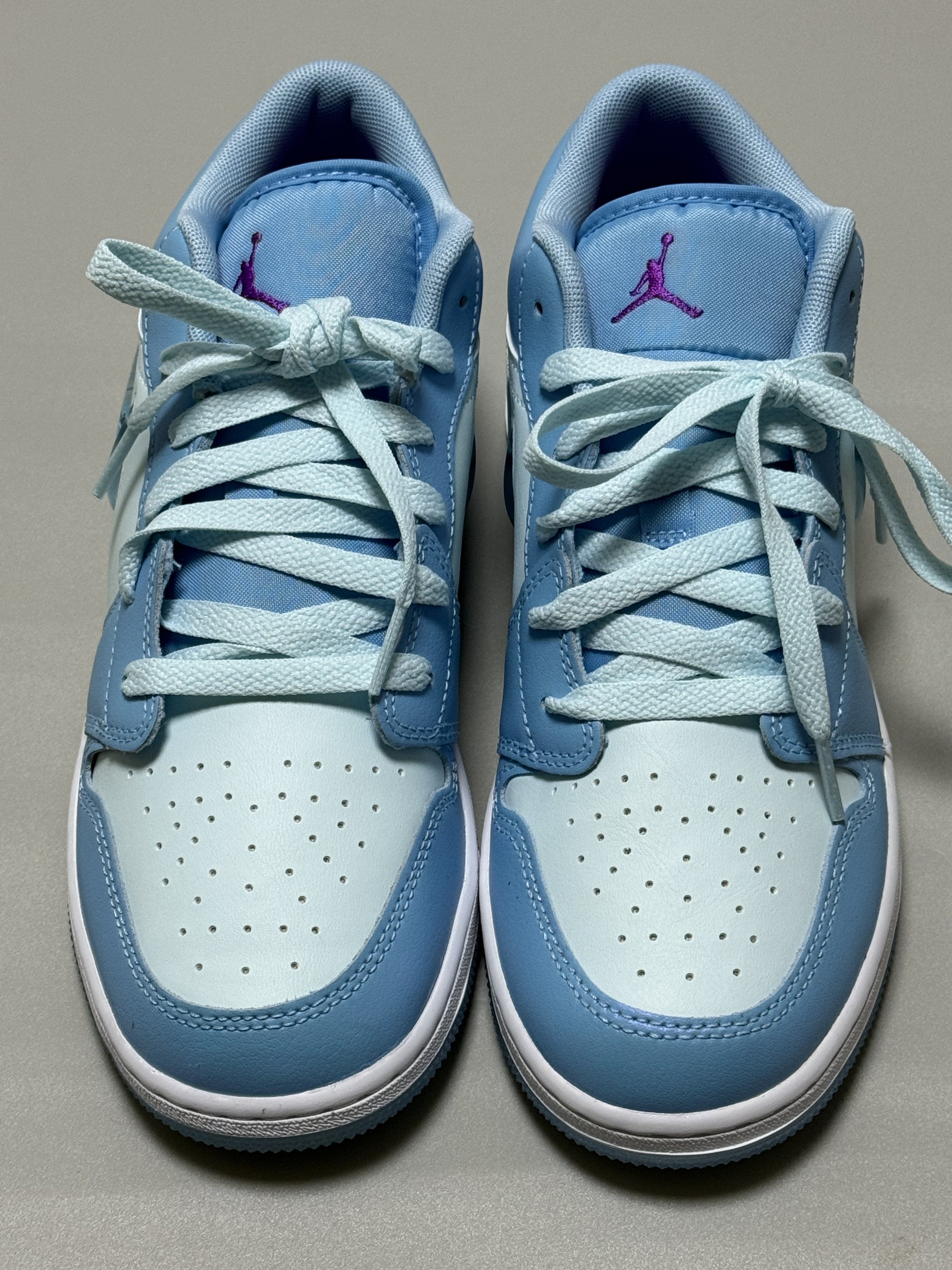 Wow,这双“果冻蓝“配色aj1 low ,泰酷辣吧!