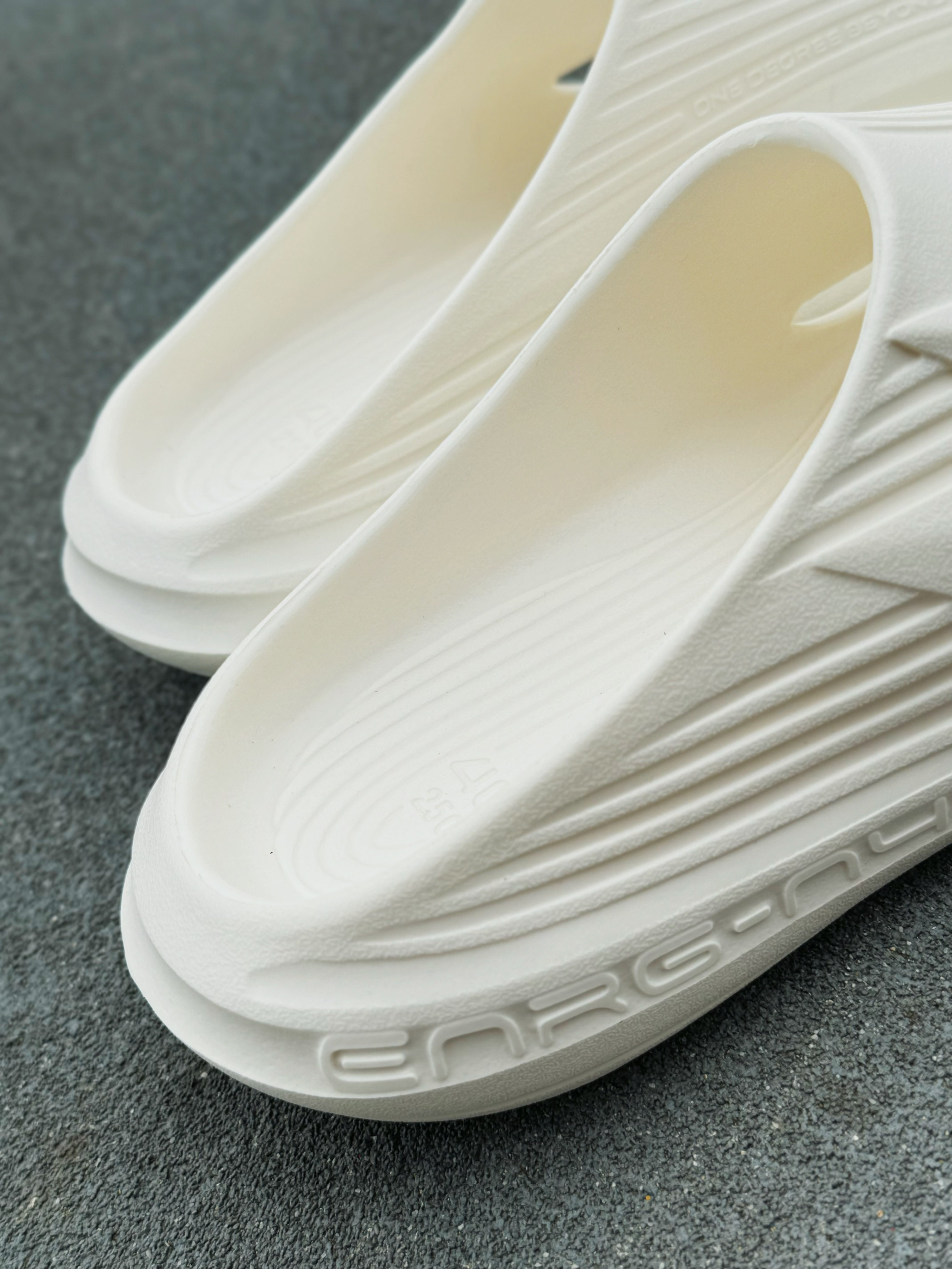 1开的“踩💩感”大三潮拖，这波值得入手吗？