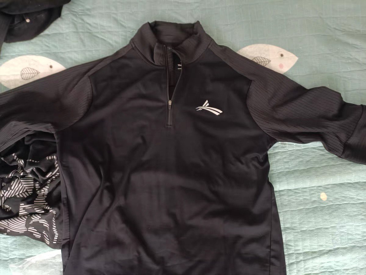 衣服透气性好面料柔软弹性很好，穿着很舒服