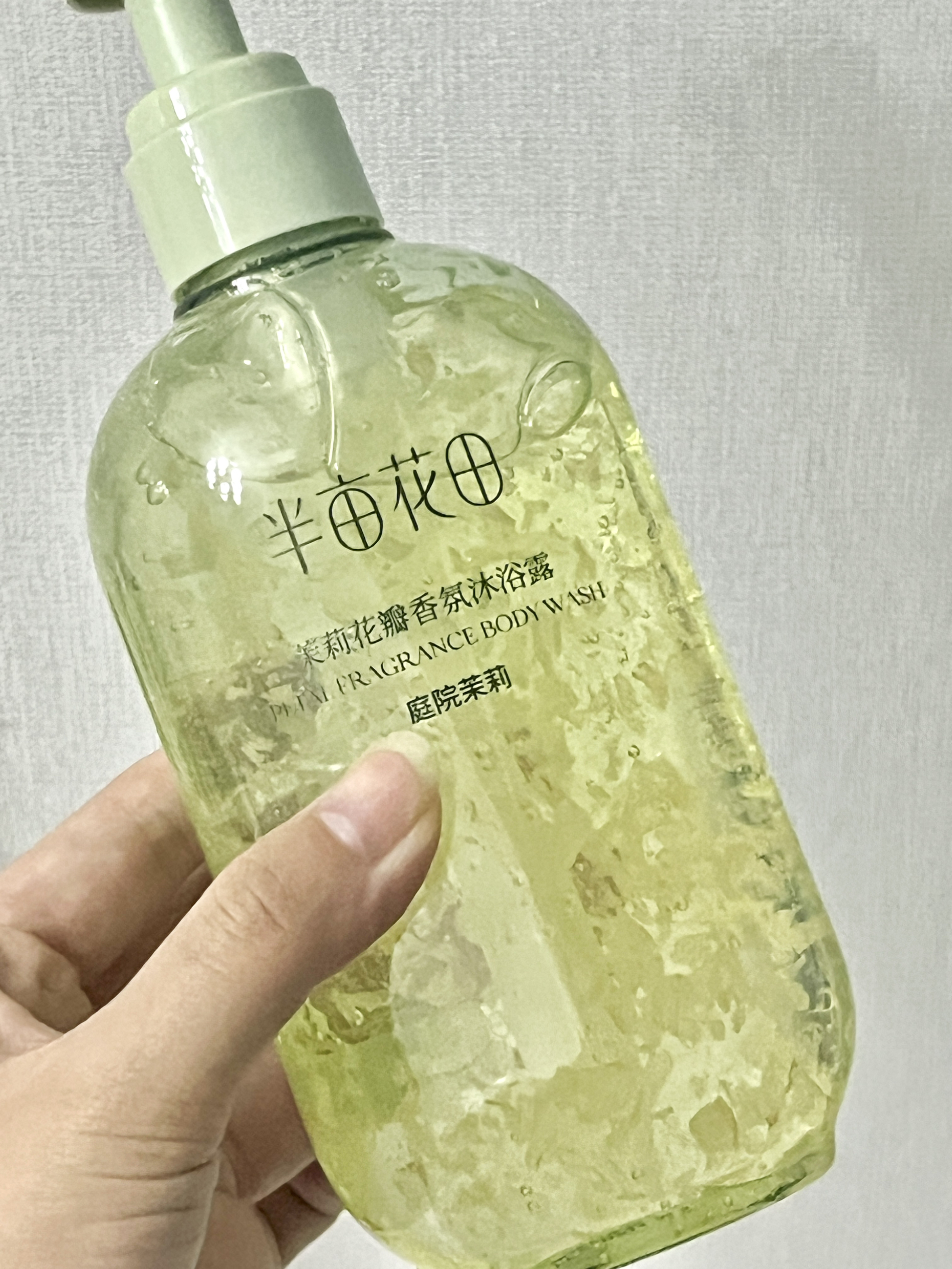 天嘞！是茉莉花瓣沐浴露哎！