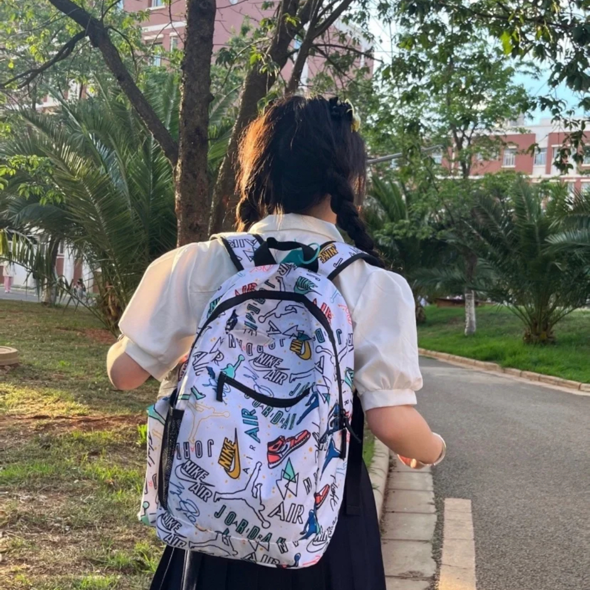夏天的满印双肩包