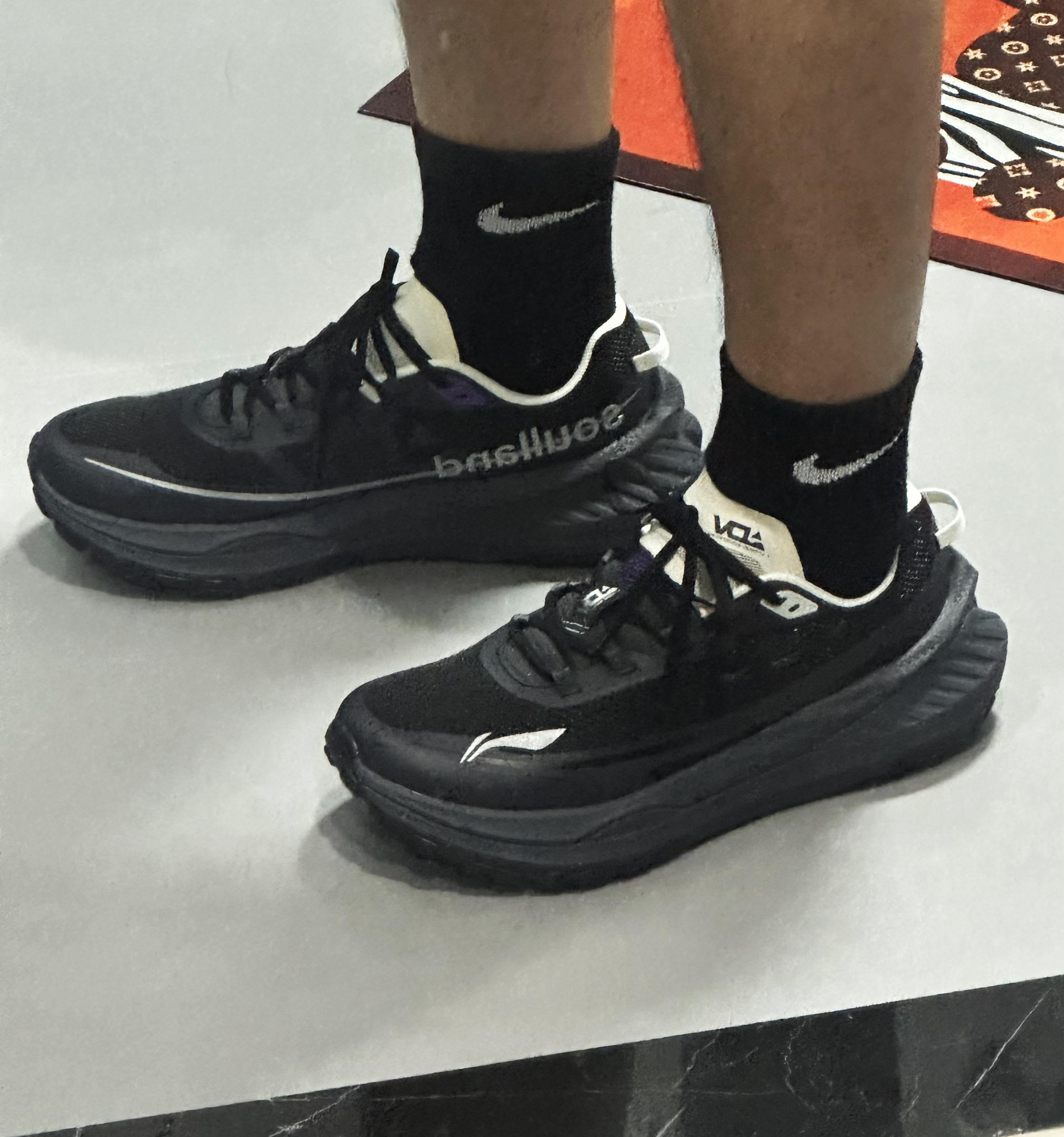 李宁的卢 黑白配色