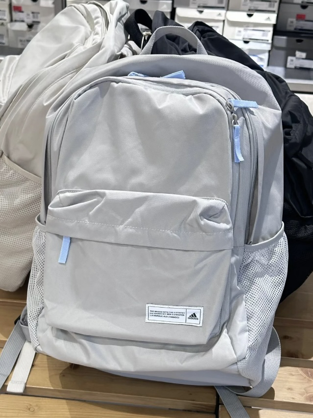 简约百搭大背包来咯～