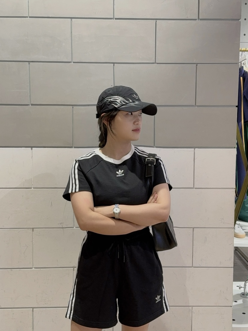 火遍ins的adidas 短裤真的太好搭了