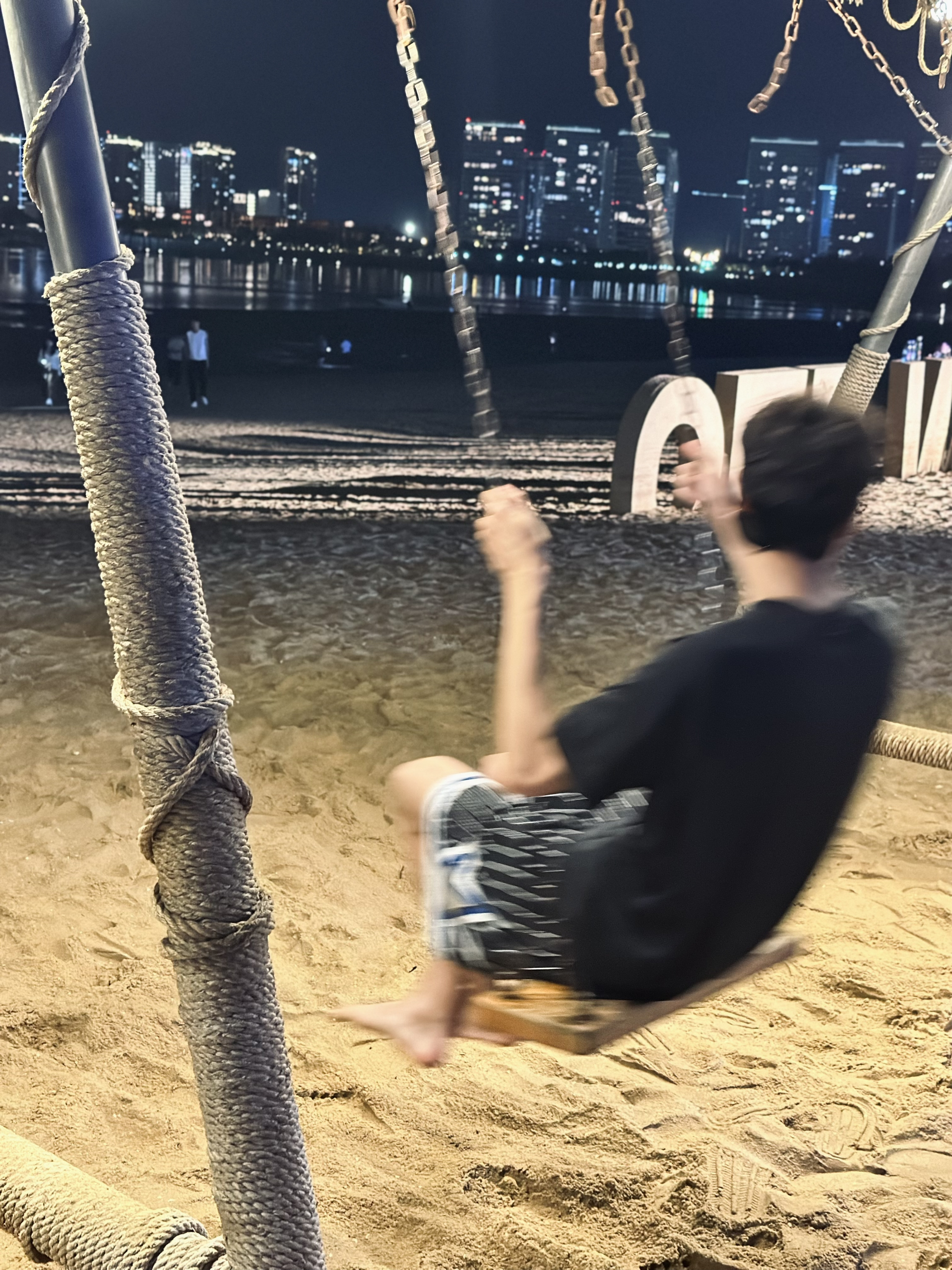 发那么多抽象文案吸引你的注意 最终得到
你一句互删
