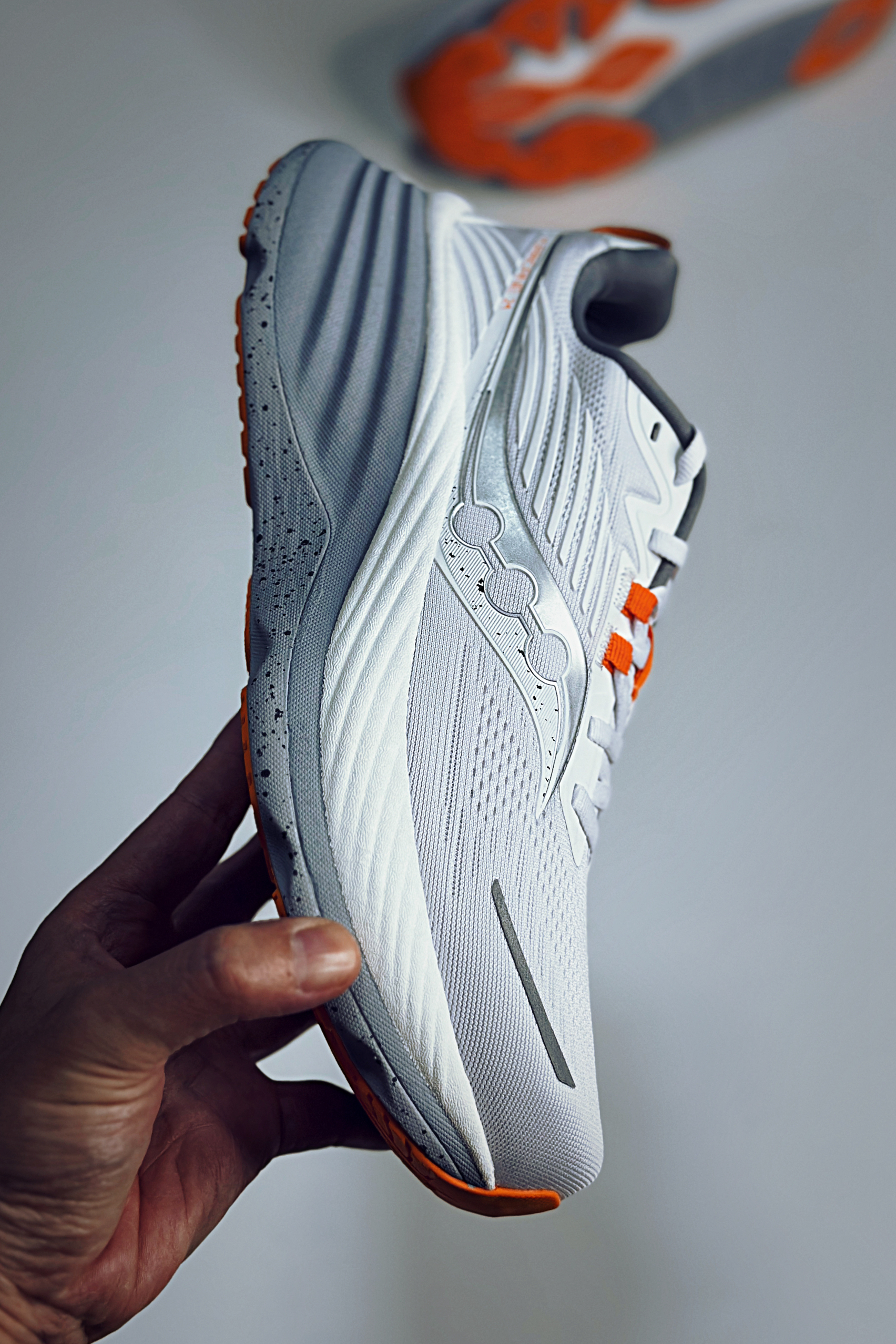 Saucony Hurricane 24
