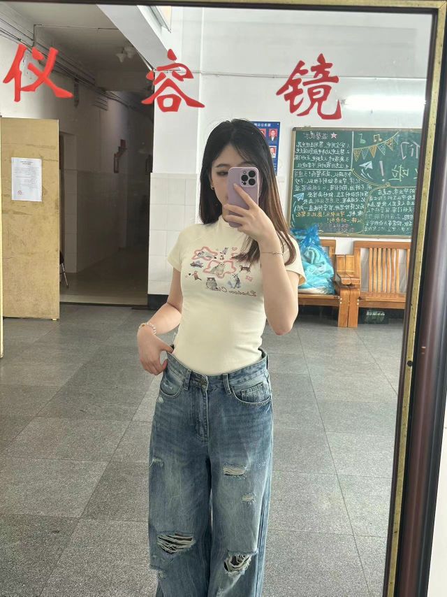 世界荒诞又真实，还好我们有朋友