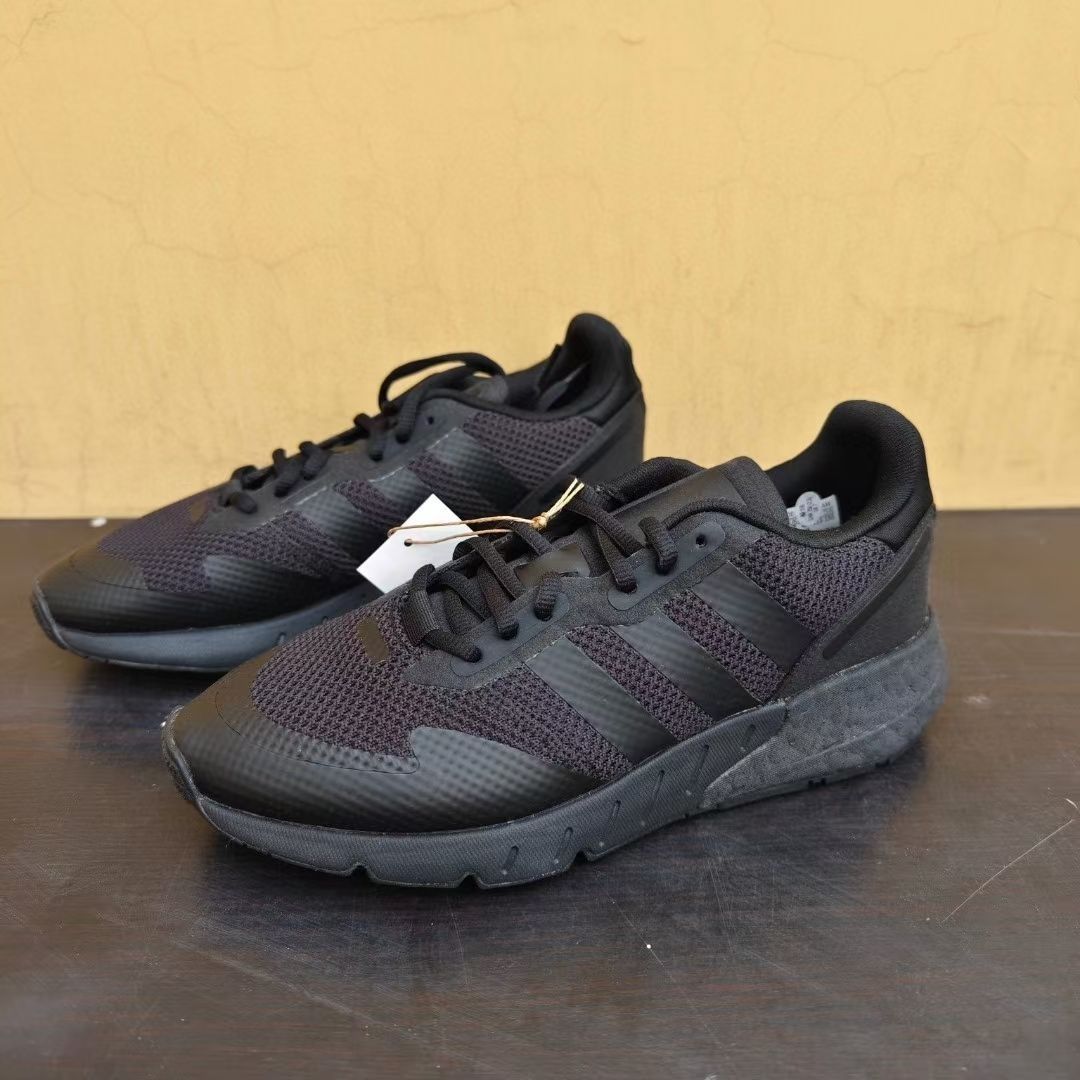 纯黑魅力，轻盈起跑 —— ZX 1K Boost✌