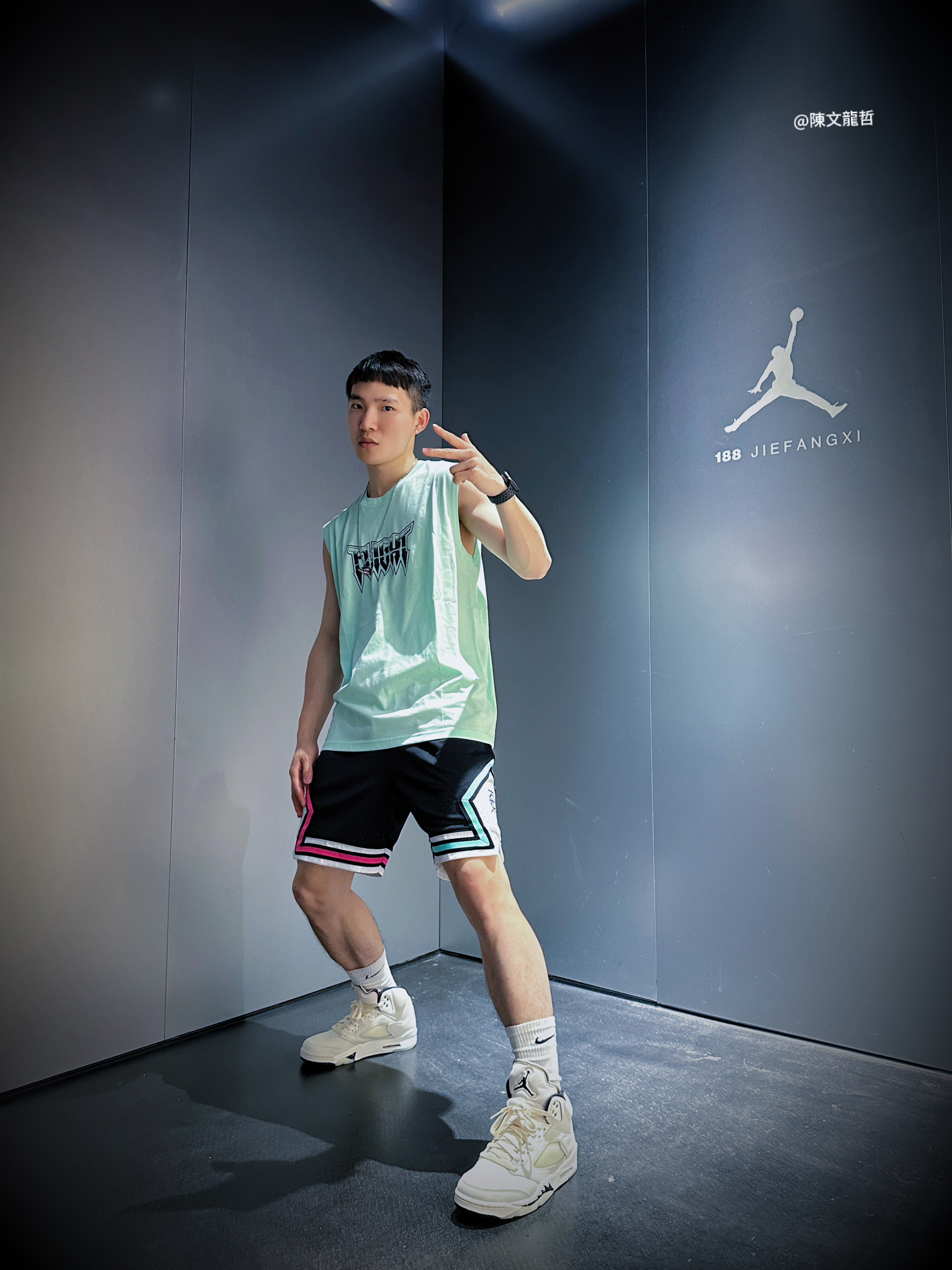 跟着龙哲🐲学穿搭.AJ5米白