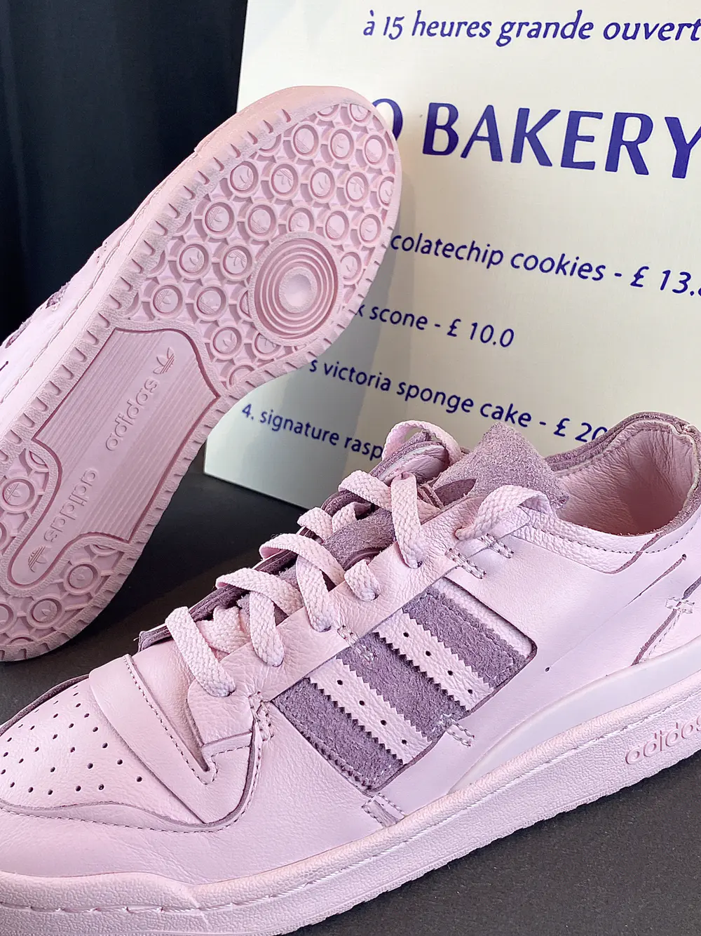 香芋色的adidas