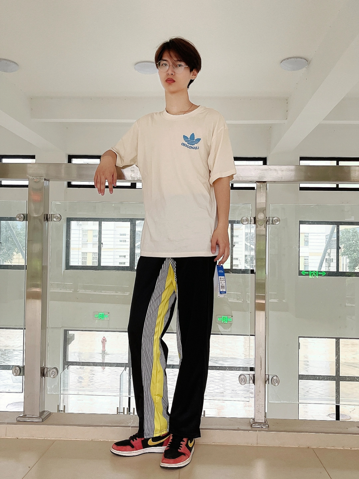 adidas 纯棉亲肤卡通图案小白T~