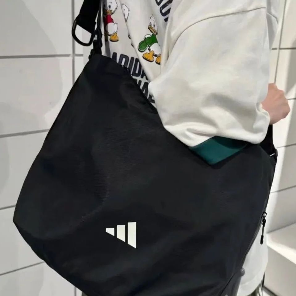 阿迪达斯运动休闲包包