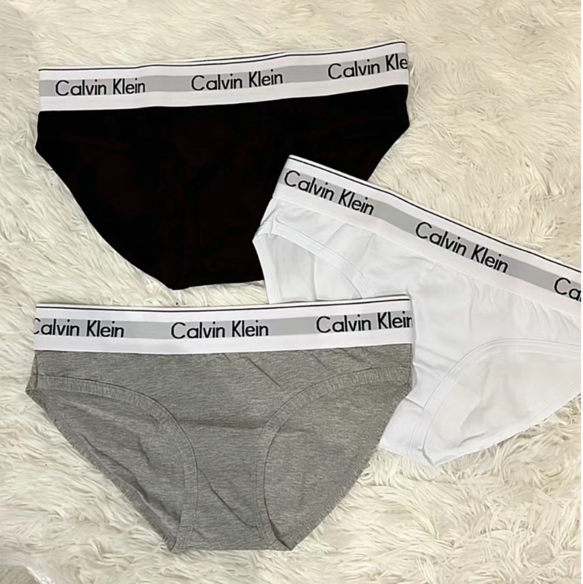 Calvin Klein 这条内裤好适合把边边露出来啊!