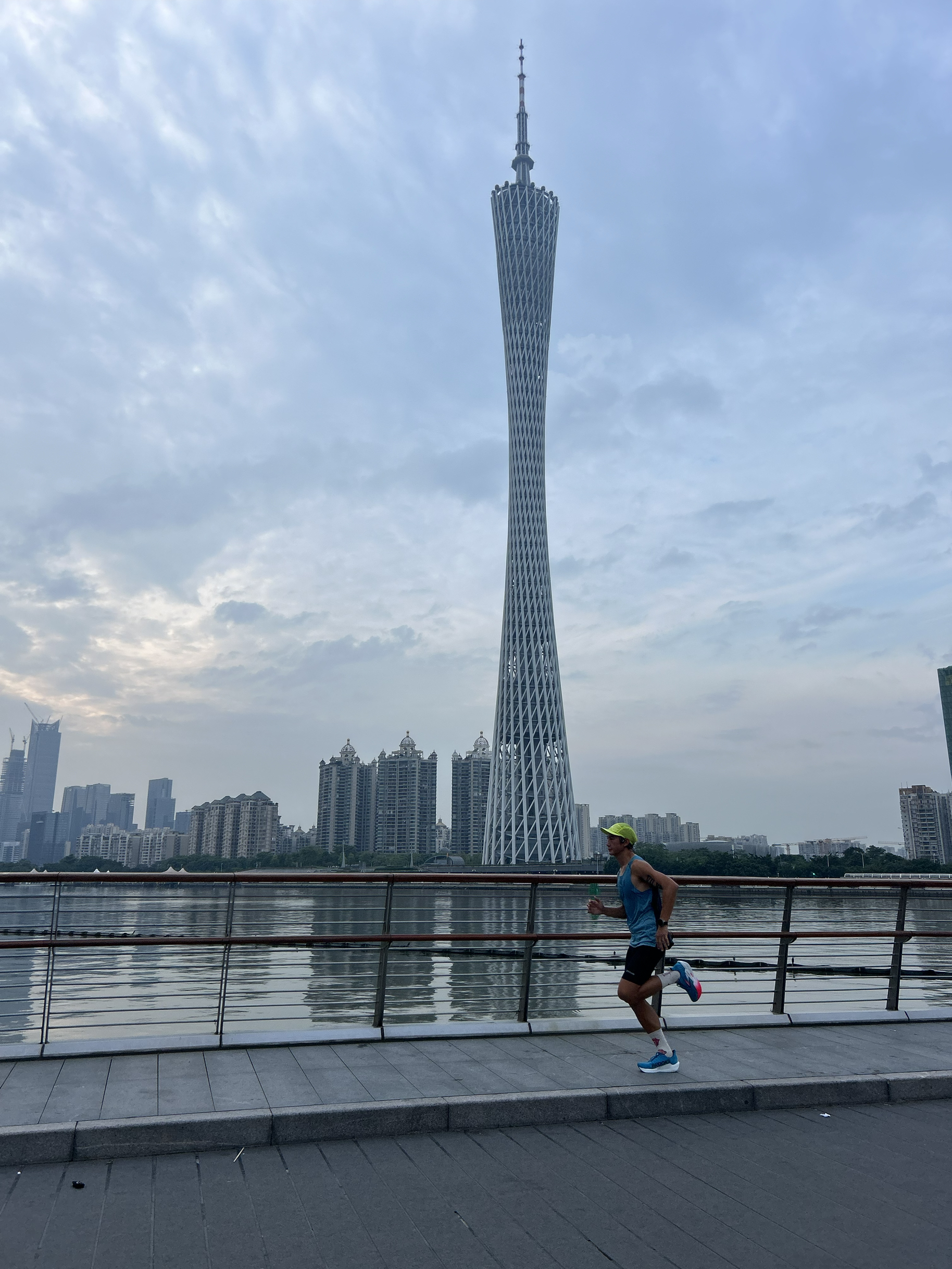 🌬️ 跑鞋评测：
舒适度：一上脚，就能感