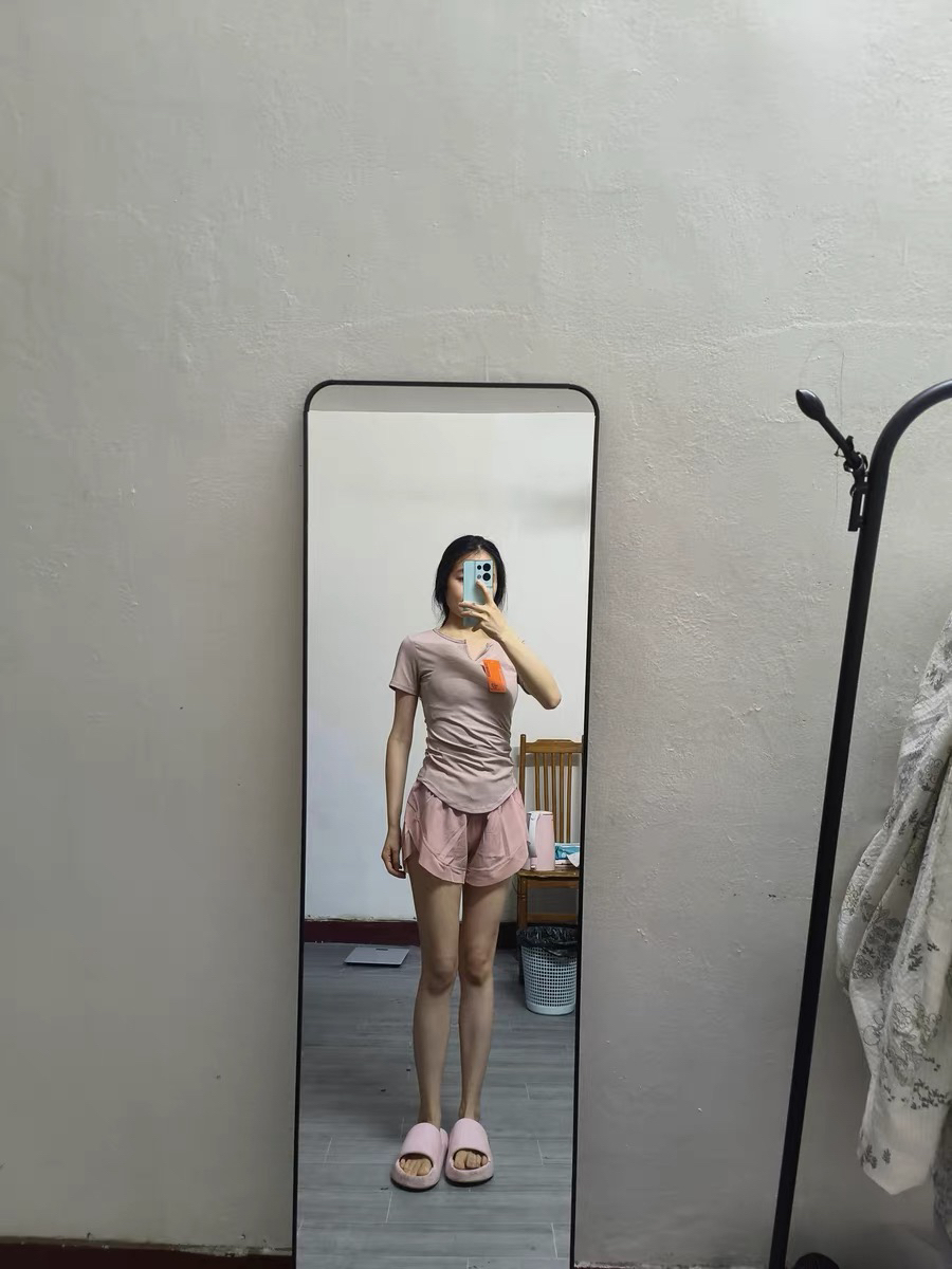 简洁大气的瑜伽服在这里