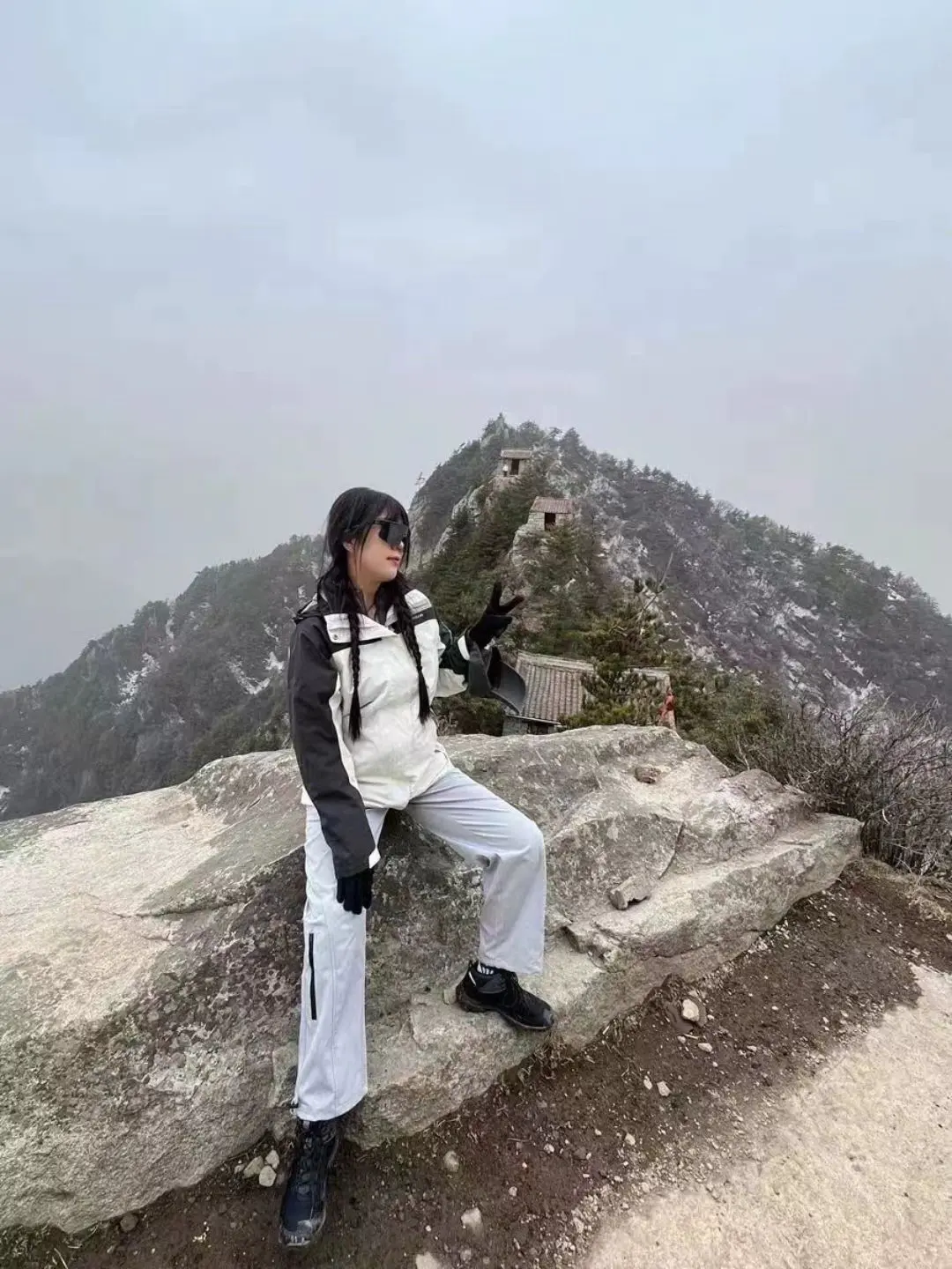 🌟🌟SUNSETMONENT 侧拉链纯色涤纶速干防水防风系带垂感冲锋裤,速速入手吧!💪