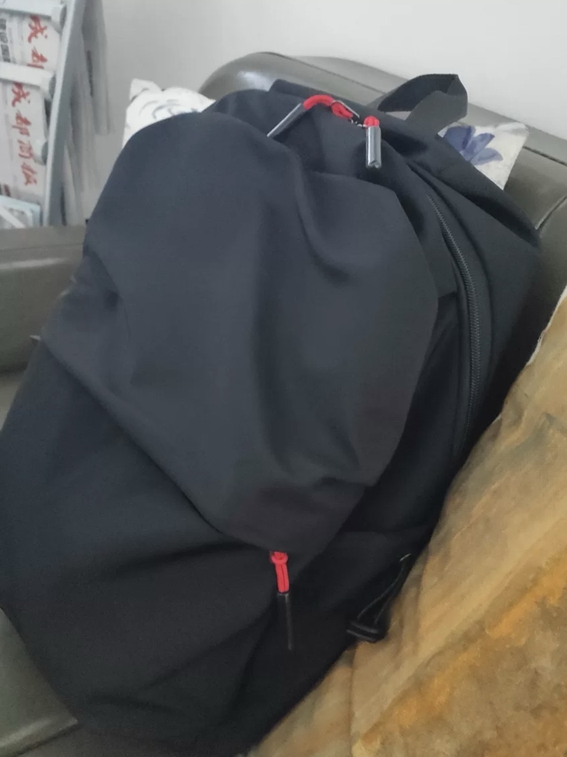 大容量新书包🎒干净简约酷黑一眼爱上!